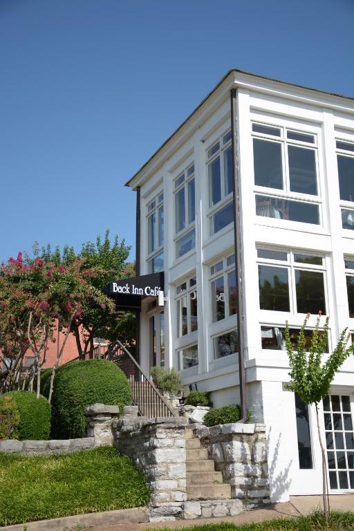 Bluff View Inn image 12