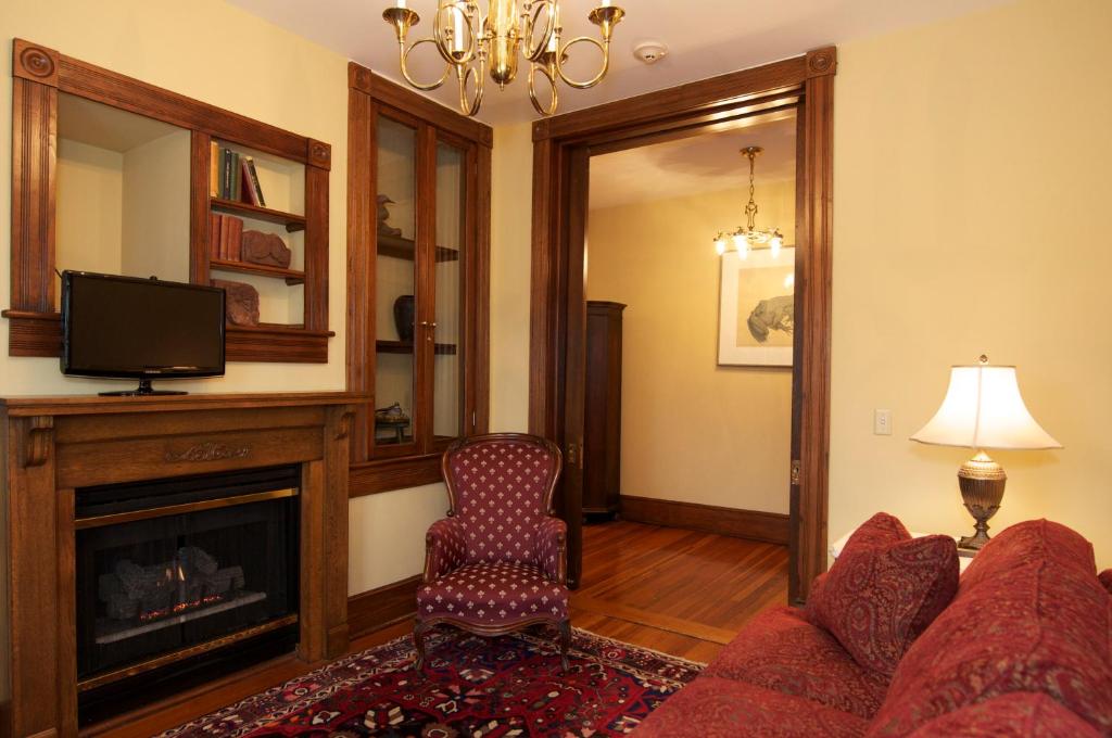 Bluff View Inn image 16