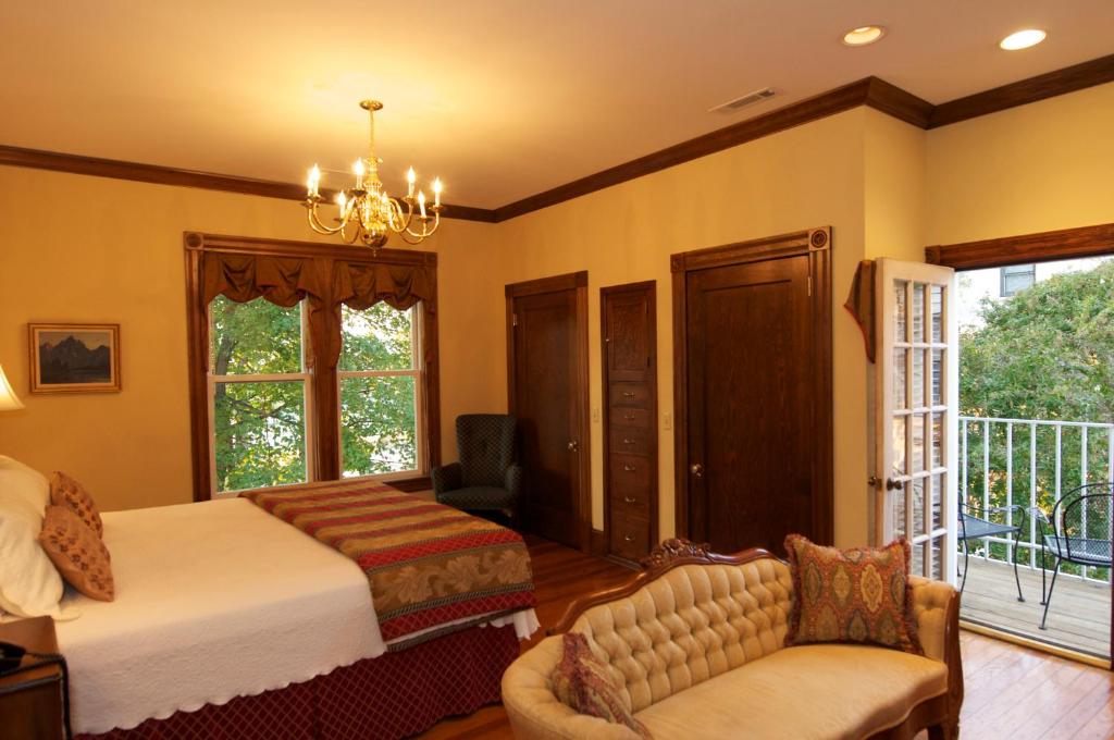 Bluff View Inn image 21