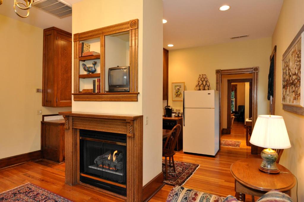 Bluff View Inn image 22