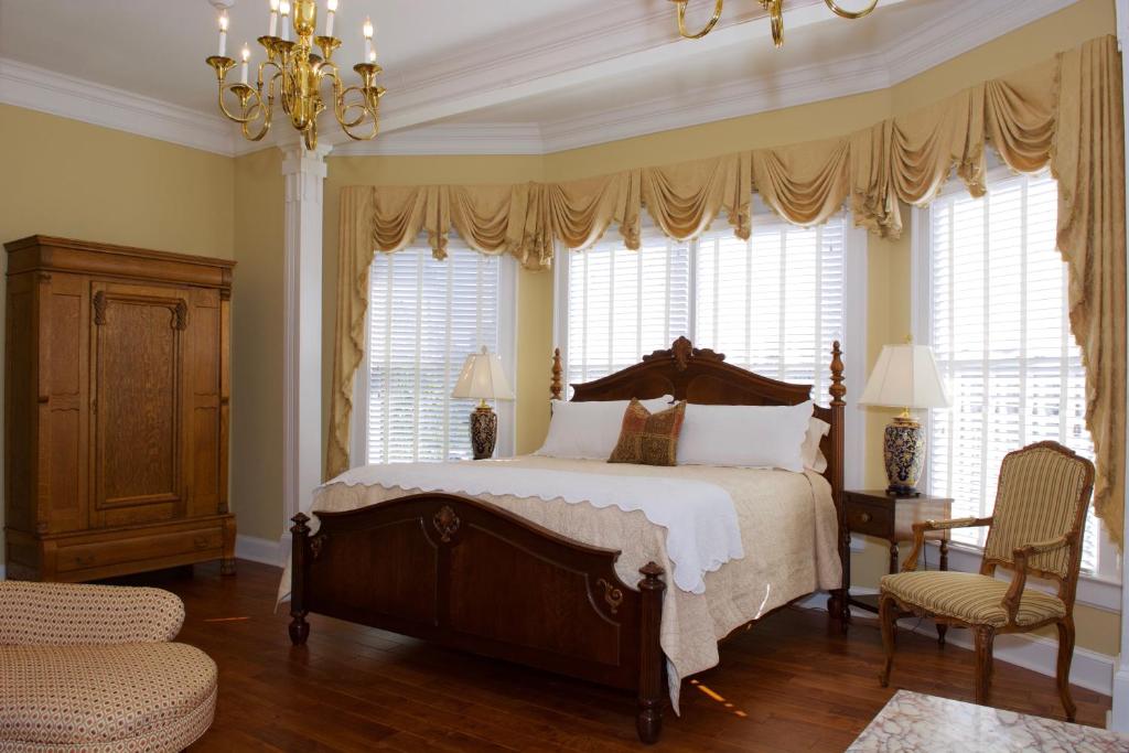 Bluff View Inn image 23